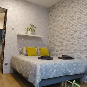  Apartment Superbe Au 1er Etage, Proche De La Gare Du Midi